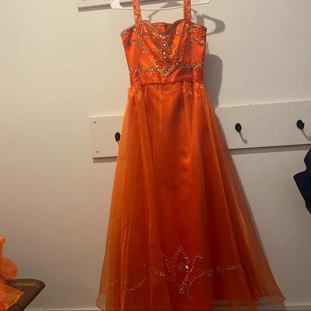 ORANGE BALLGOWN WITH TRAIN✨✨✨✨✨